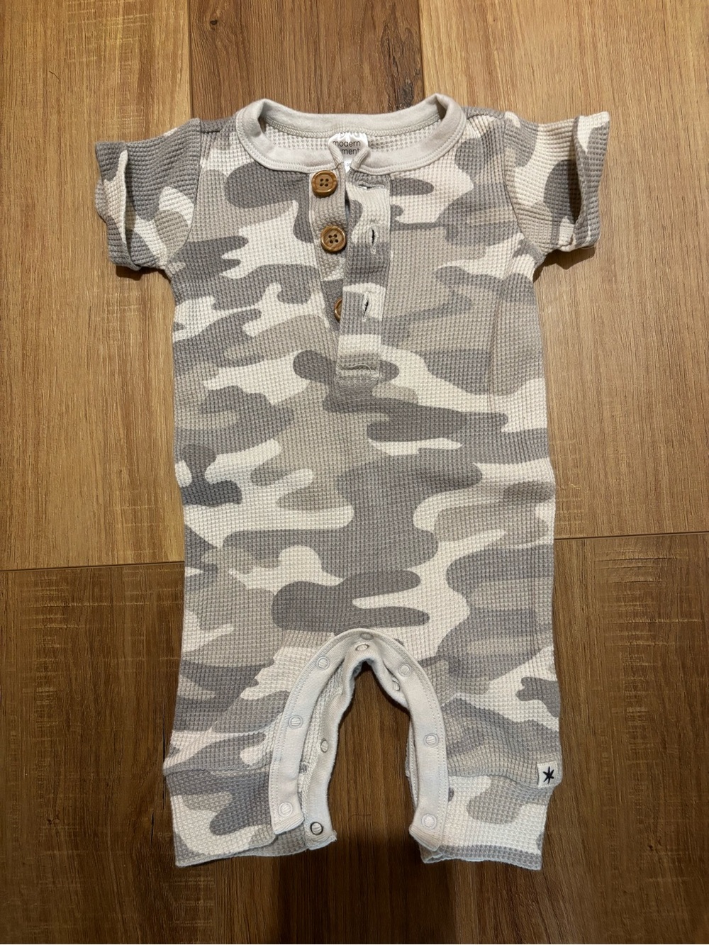 Gerber Modern Moments Neutral Gray Camo Baby One-Piece Romper Size 0-3 months